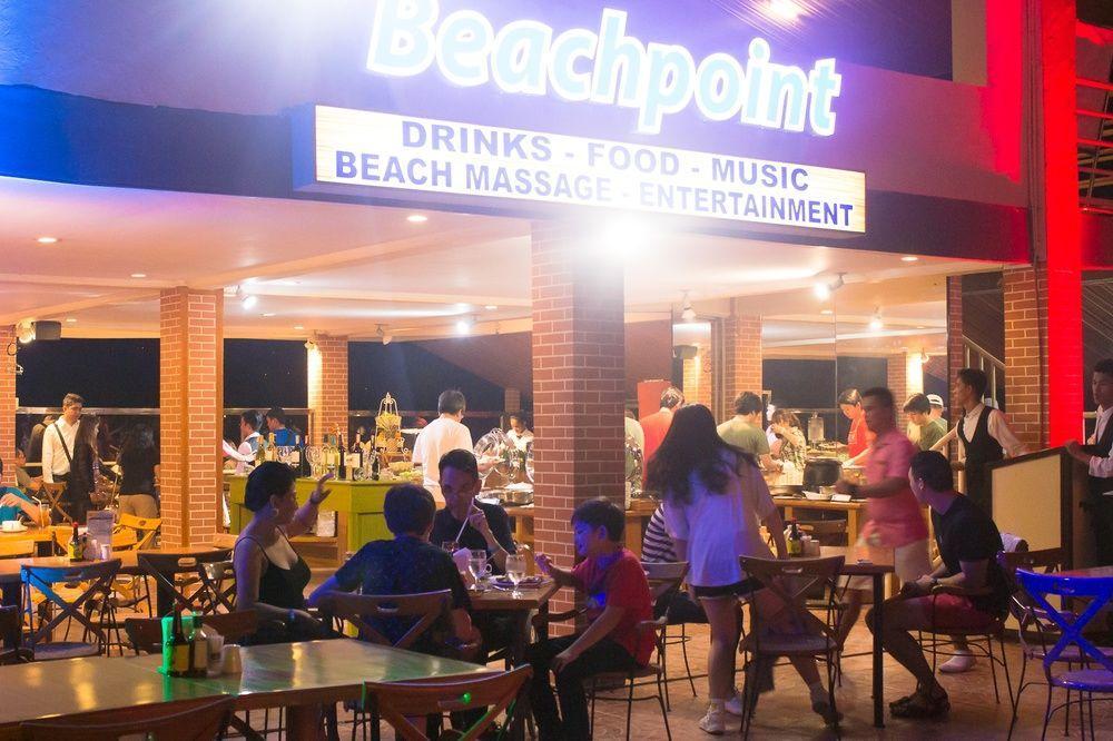 Whiterock Beach Hotel And Waterpark Subic Bay Buitenkant foto